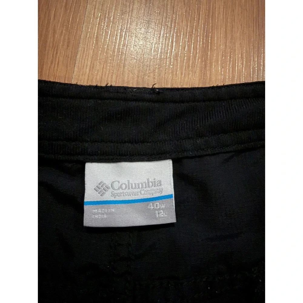 Columbia Sportswear Mens Black Cargo Hiking Shorts Size 40W 12L Nylon Utility